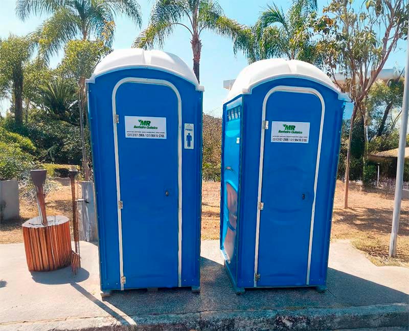 imagem de locação de banheiro quimico